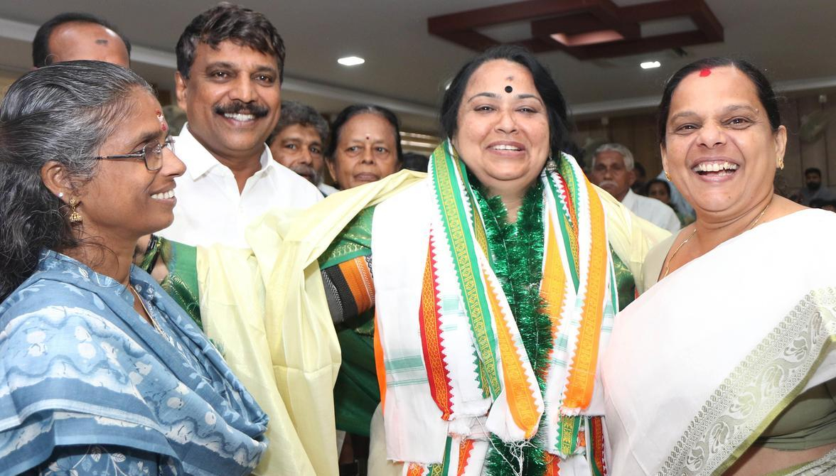 സിന്ധു അനിൽ പത്തനംതിട്ട ചെയർപേഴ്‌സണായി തിരഞ്ഞെടുക്കപ്പെട്ടു